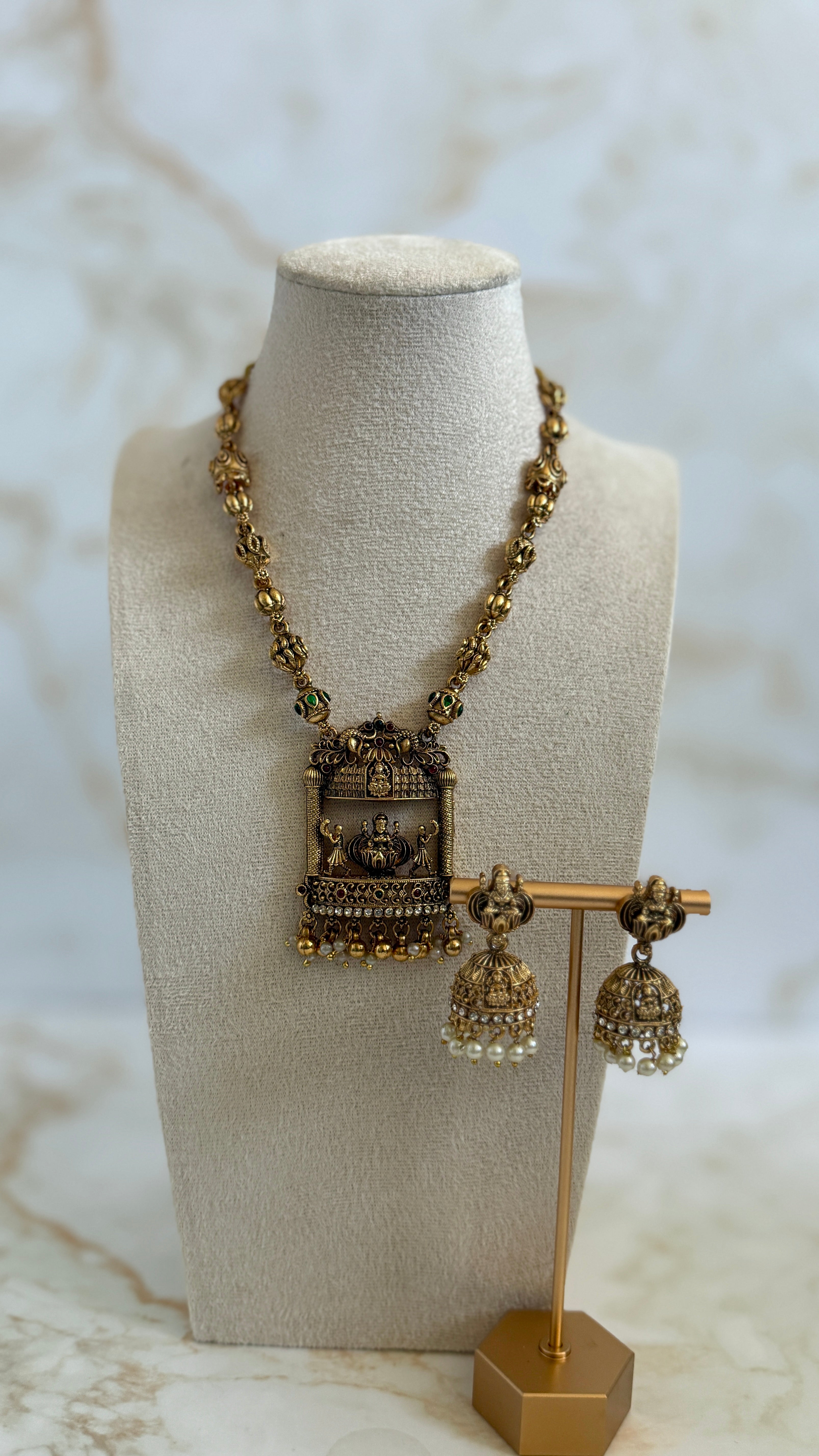 Temple Neckpiece Set